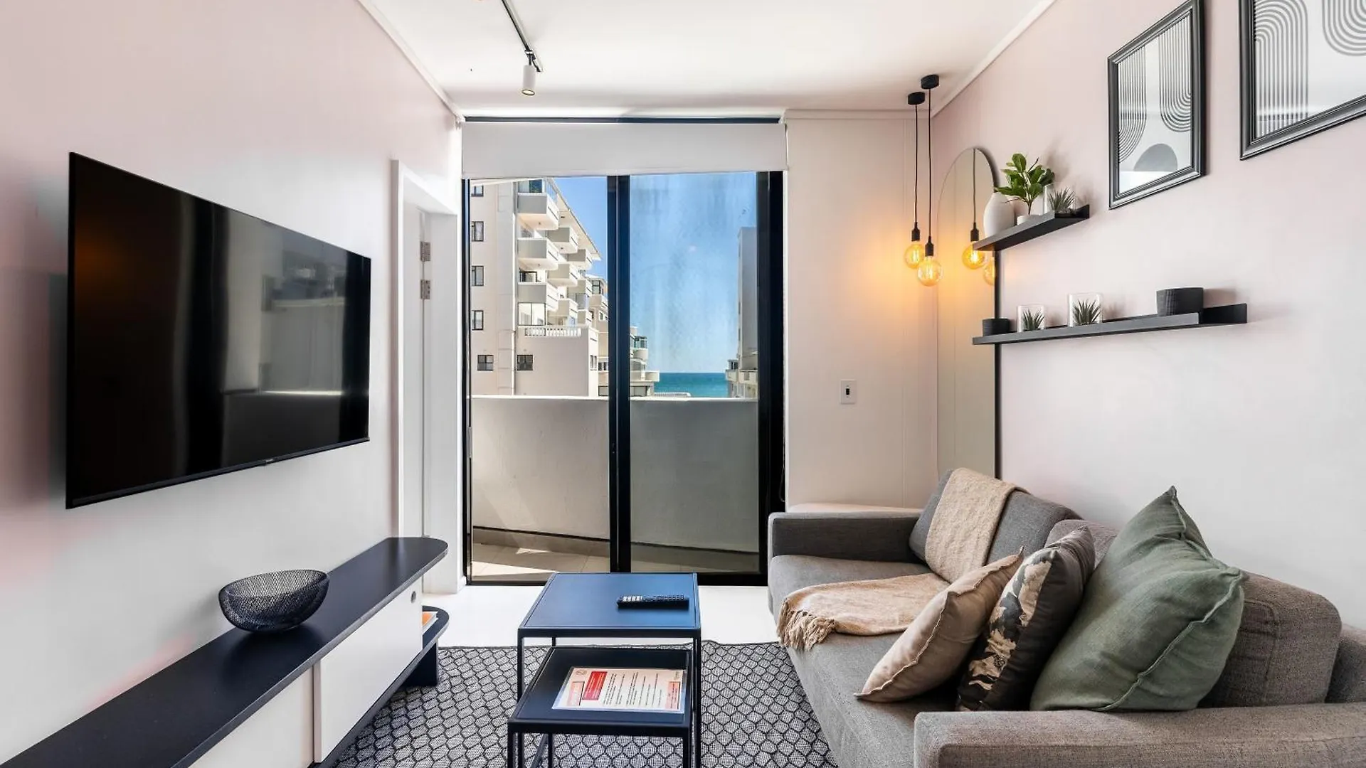 Flamingo 302: Sea Point Aprt With Sea Views Daire Cape Town